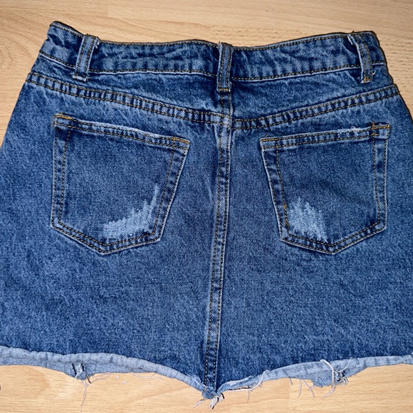 Denim mini skirt size small - Picture 2 of 6
